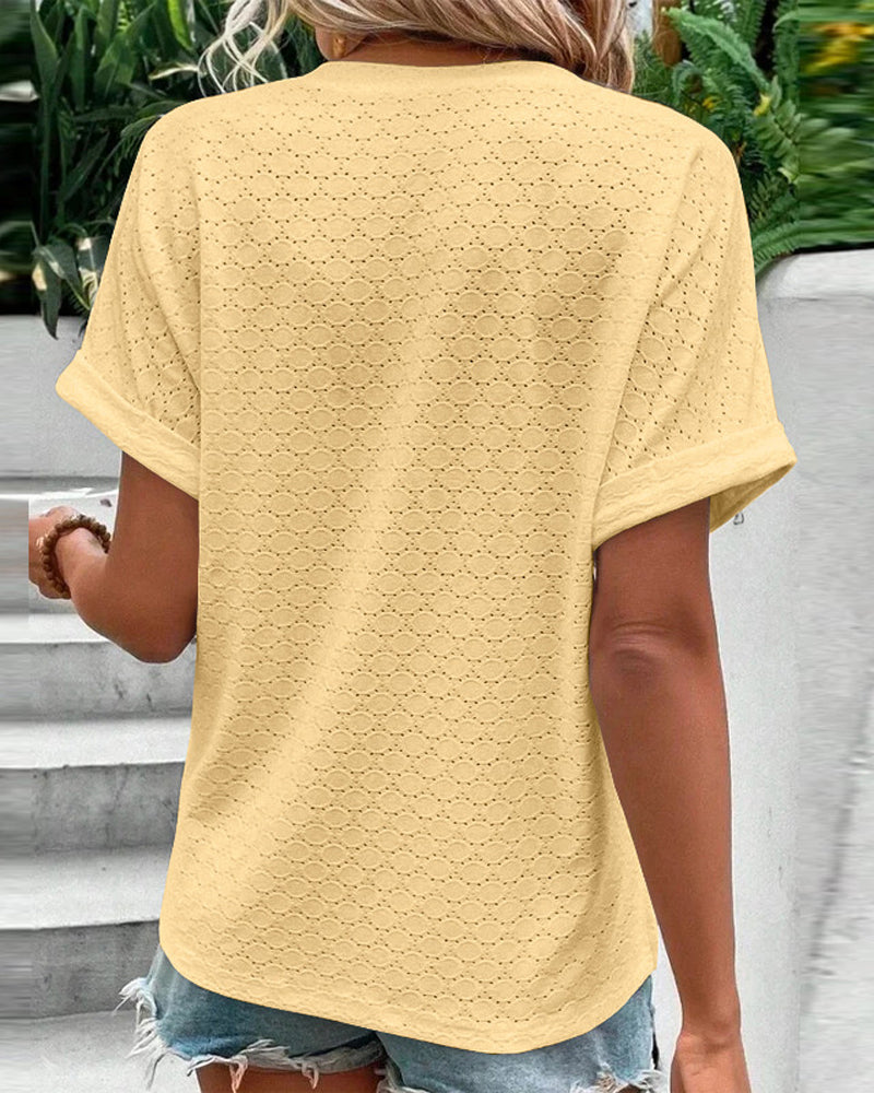 Marceau Toronto | Blouse décontractée à col en V, couleur unie, avec boutons