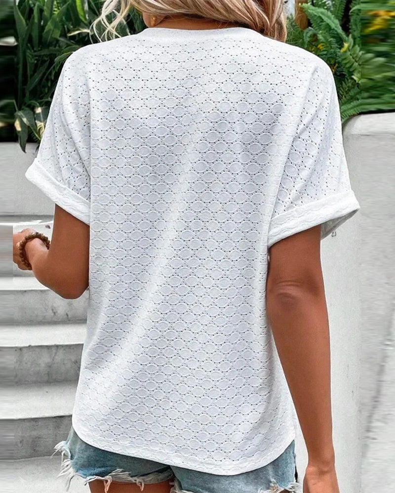 Marceau Toronto | Blouse décontractée à col en V, couleur unie, avec boutons