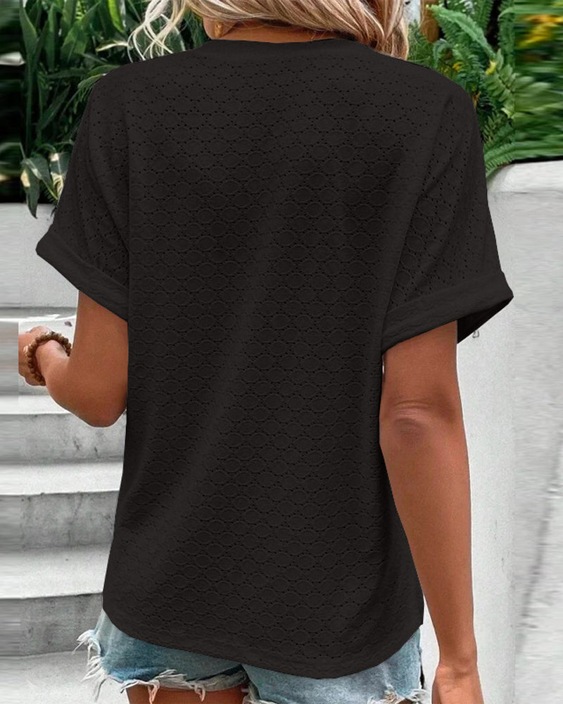 Marceau Toronto | Blouse décontractée à col en V, couleur unie, avec boutons