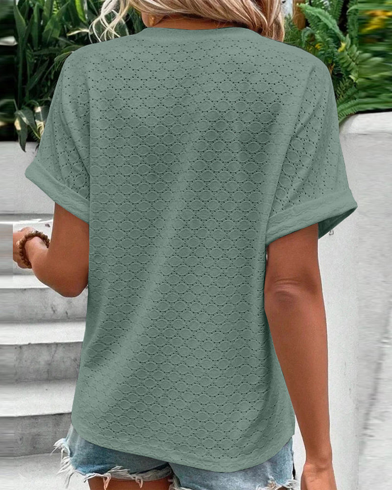 Marceau Toronto | Blouse décontractée à col en V, couleur unie, avec boutons